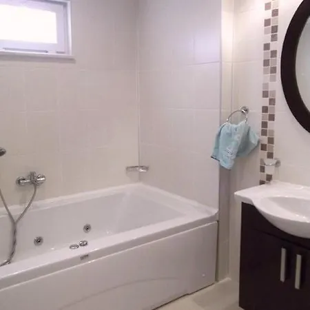 Mirage G 1 - Beautiful 2 Bedroomed Ground Floor Apartment Of Approx 1000 Sq Ft * Side