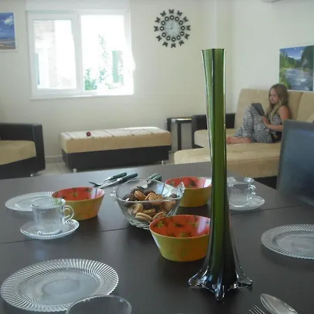 Mirage G 1 - Beautiful 2 Bedroomed Ground Floor Apartment Of Approx 1000 Sq Ft Lägenhet *